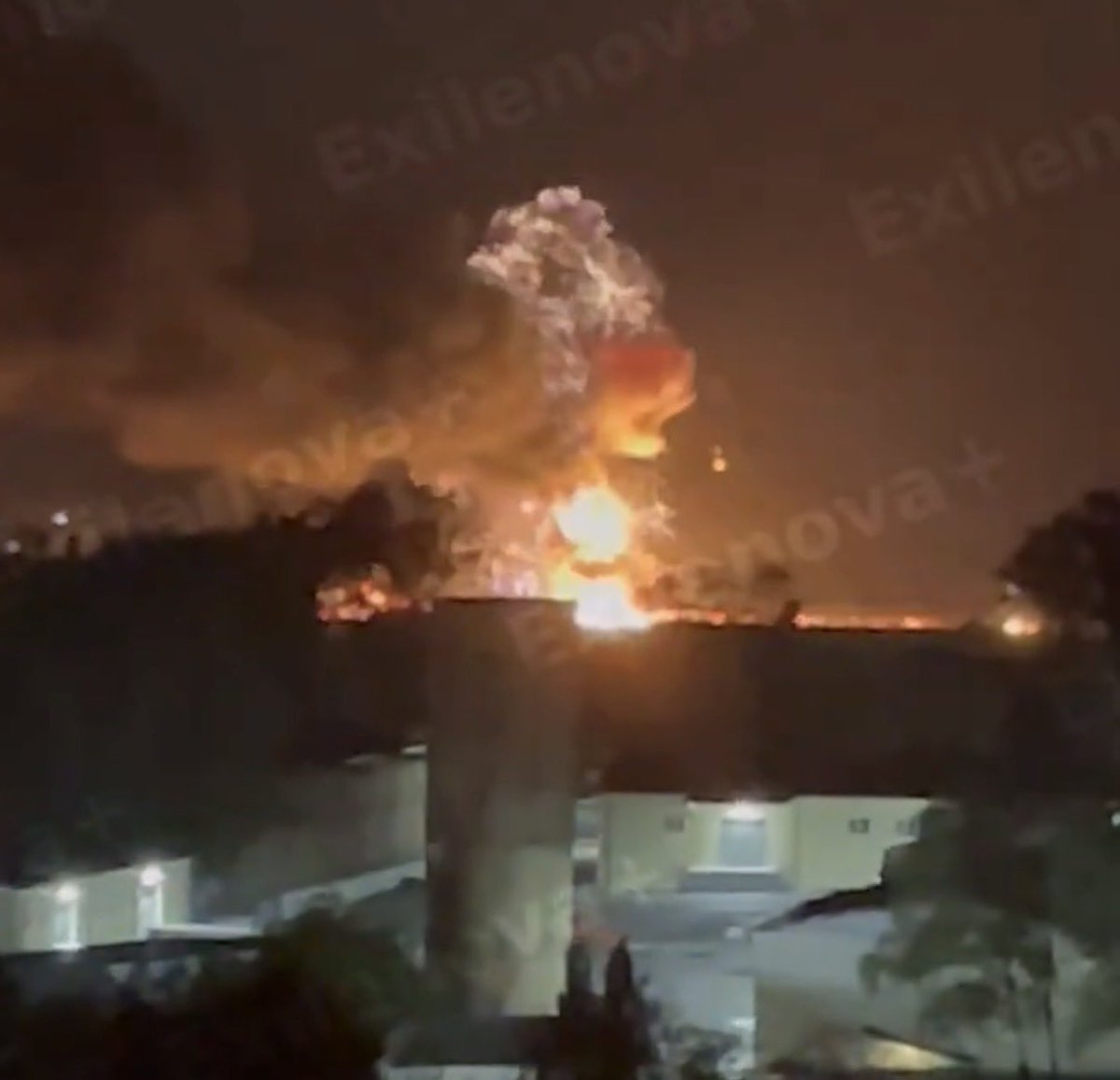 JulianRoepcke's tweet photo. Eine weitere typische Nacht im russisch-ukrainischen Krieg:

➡️Die Ukraine attackiert eine Luftwaffen-Basis in Rostow.

➡️Russland attackiert ein Wohnhaus in Odesa.

Wäre es andersherum, gäbe es heute wieder einen massiven Aufschrei bei AfD und BSW. 

So: „Das ist halt Krieg.“ … https://t.co/KPo2A0eEMs