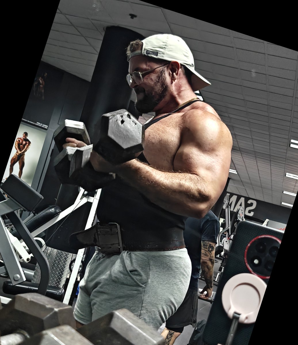prettydamnhuge's tweet photo. Is it worth spending >15 hours a week at the gym just to have really big muscles? 

I don't know! But it's fun 🙂‍↕️ https://t.co/JWXiUOY9ut