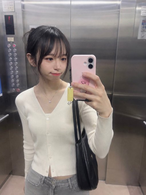 c679fbb7c018428's tweet photo. 저랑 팔로우하고 친하게 지내요, 안 ��어(어요)!
#셀카  #트친소 https://t.co/MMq2QnVCfF