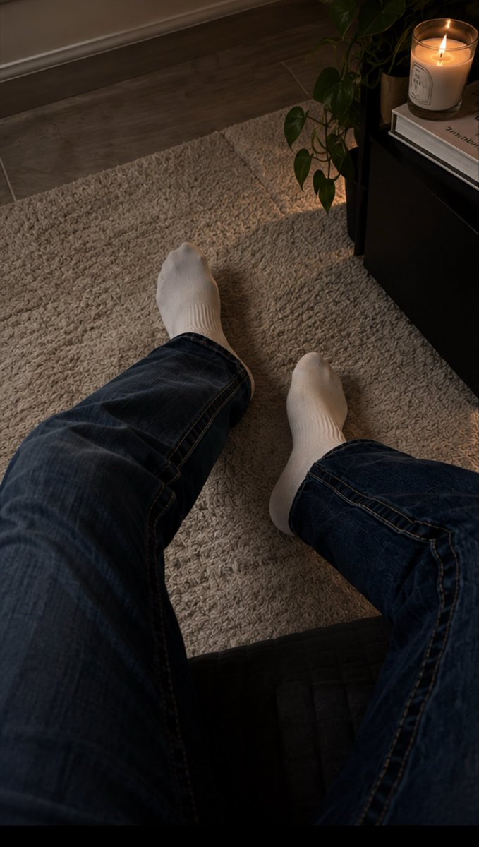 602azzhmu's tweet photo. Should I take the socks off? 🥺#FeetTwitter #sockslover https://t.co/NkXKBDhIJf