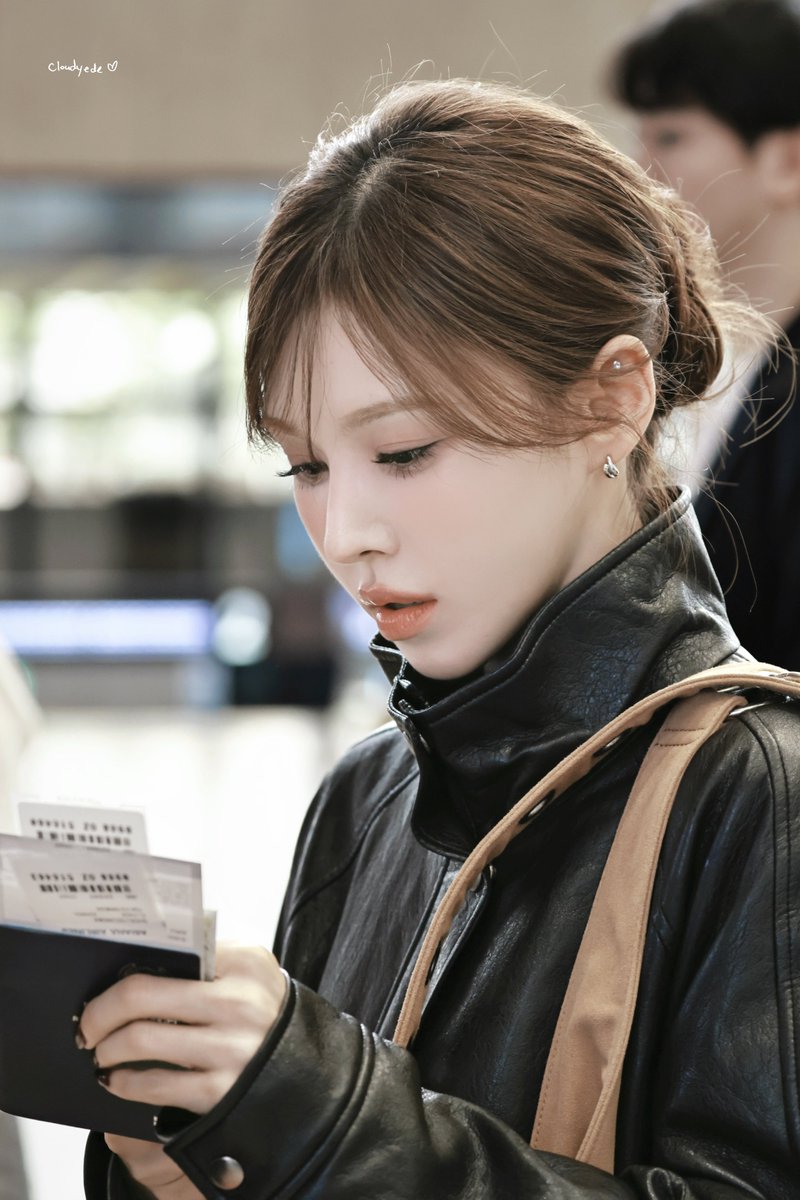 cloudyede's tweet photo. 260917 GMP 출국
🌰

#WENDY #웬디 #RedVelvet #레드벨벳 https://t.co/cpA6MgevMF