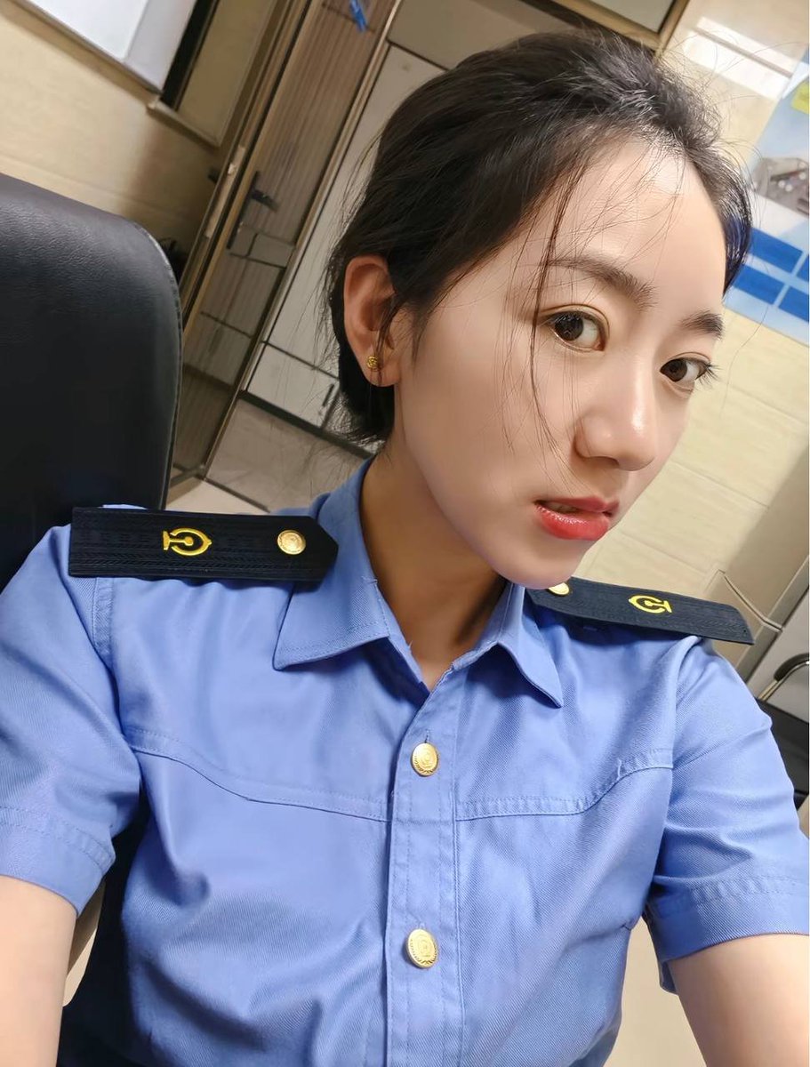 EdaPolatsjf9's tweet photo. 34+国企铁路员 已婚微寡，这是我第一次在x发正面自拍，真心希望能收获欣赏与认可  

有跟我一样刚翻墙出来的朋友吗？交个朋友 （是本人！不是别人！） https://t.co/dECMHQk2B2