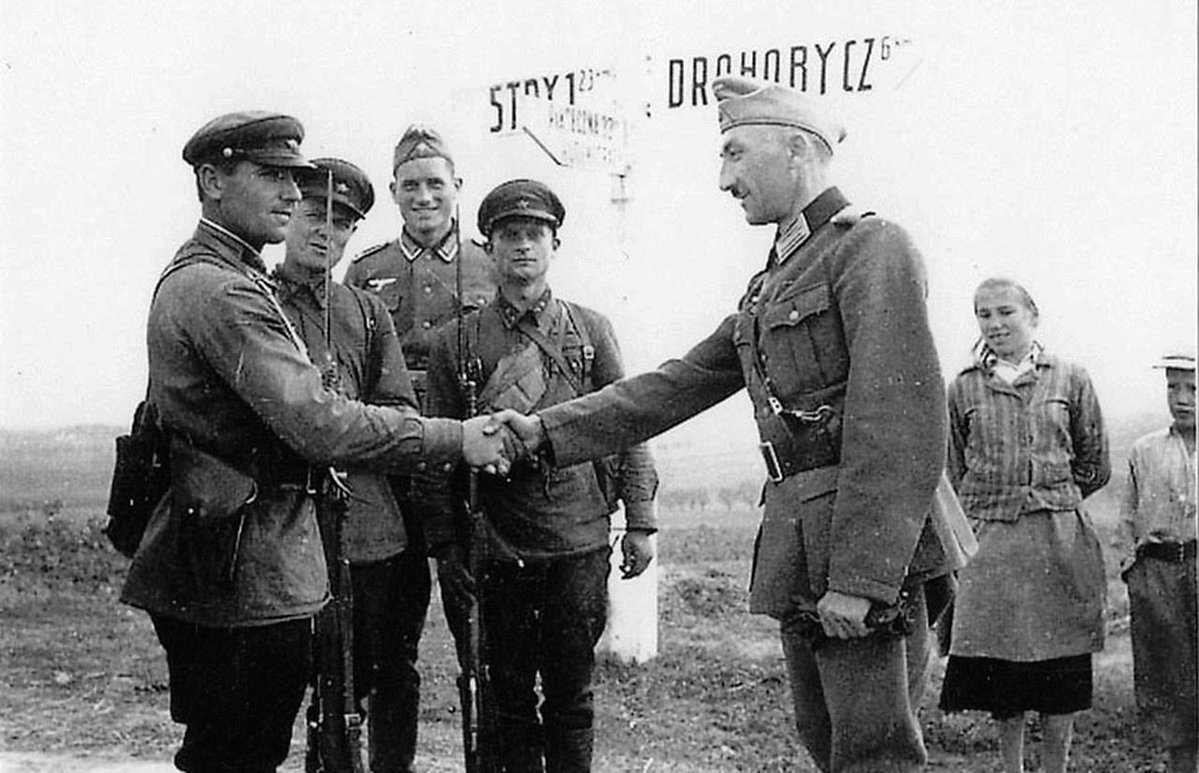 RobCJournalist's tweet photo. OTD in 1939, the Soviets invaded Poland from the east, 16 days after the Nazis invaded from the west, ​under their secret carve-up.

Borders look permanent. Until suddenly they aren't.

What will th​e map ​of Europe look like in another 87 yrs?

👇

https://t.co/kllADIGFdm https://t.co/v3I9kZ1IL4