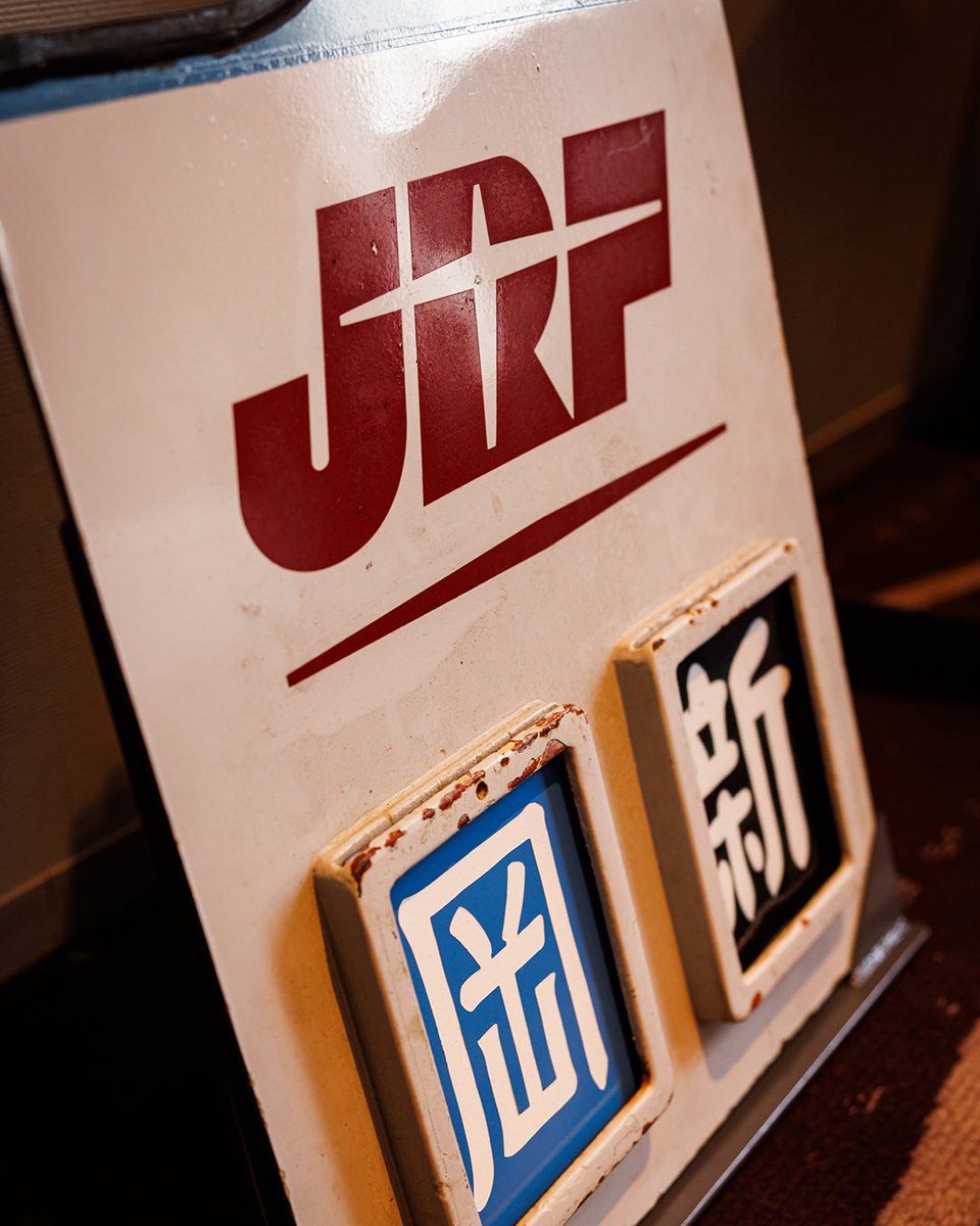 metropolitan_ss's tweet photo. EF65・DE10 貨物列車コンセプトルームに飾られている貴重な部品はすべて触ることができます。
 
ぜひ、本物の質感や重みをその手で、肌で感じながら、至高のひとときをお楽しみください。

https://t.co/IdHPfzbKkB

#ef65 #de10 #ＪＲ貨物 #鉄道ルーム https://t.co/Hi3us4xbb6