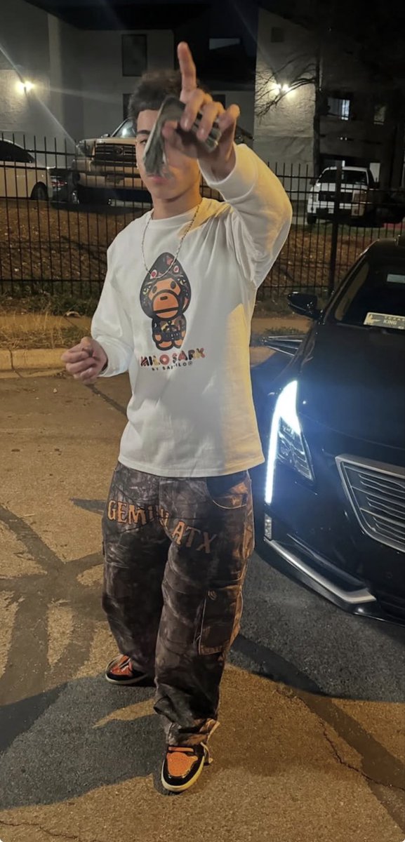acepaid27's tweet photo. Up late https://t.co/ciMsTj2RqC
