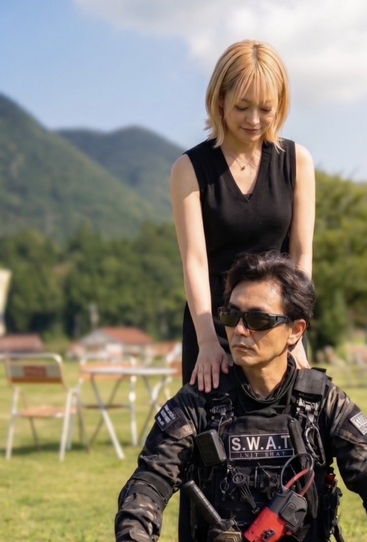 senteien's tweet photo. 武装庭師と女性 https://t.co/7TyjIUYwPU
