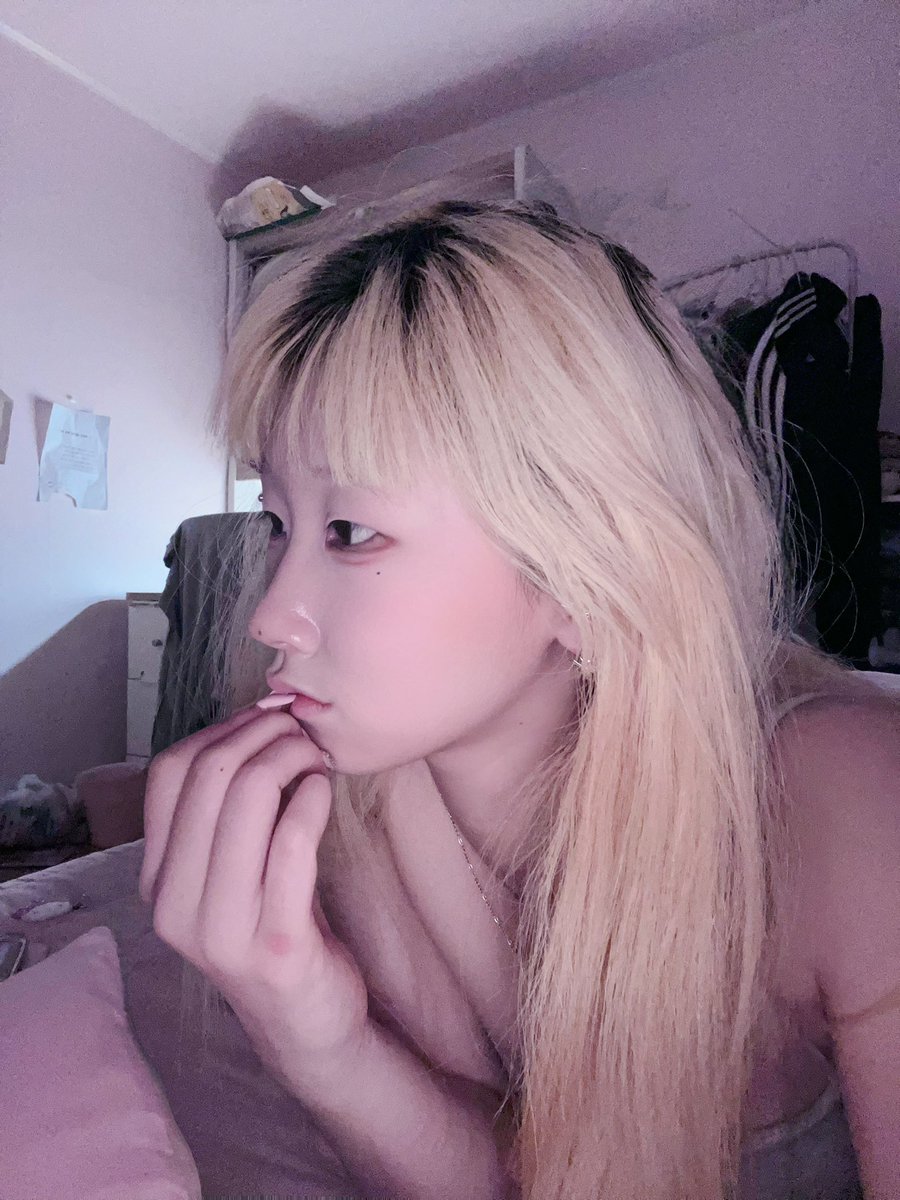 _l0ee's tweet photo. #wlw #일상계_𝕏친소 https://t.co/y7puhhujHx