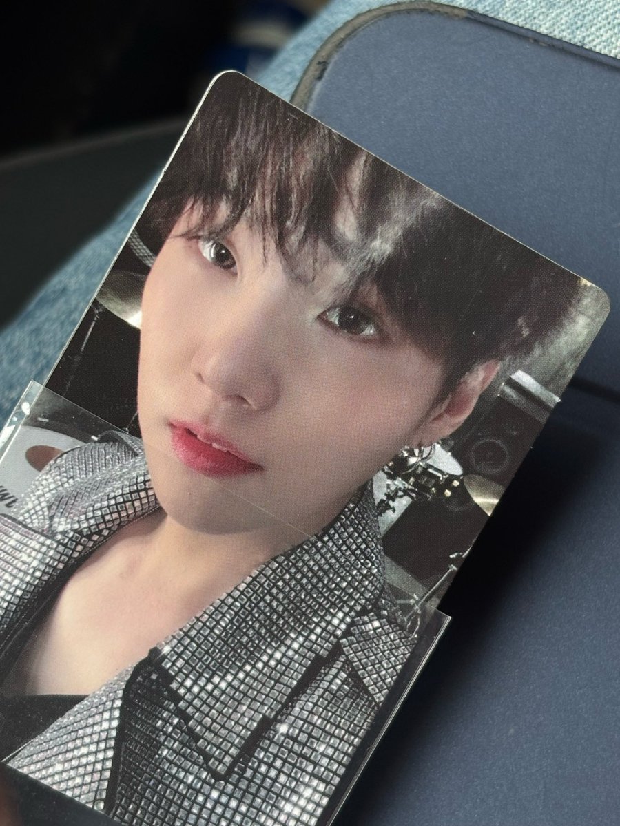 2000sbts's tweet photo. kizlar su alninda bi beyazlik var ya o hasar mi acaba bilen var mii?? ilk aldigimda da boyleydi ama asinmis gibi de durmuyor isik yansimis gibi sanki https://t.co/4GCxpYX4U8