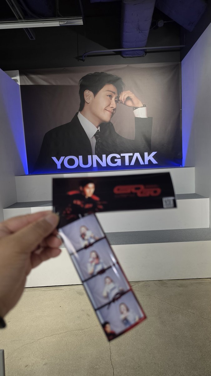 zerotak_blue's tweet photo. 배송 기다릴 수 없어 쫌이라도 빠르게 앨범 보고 싶어서 방문했던 코엑스
아쉽게 포토북이 품절ㅠㅠ
그래도 네임스티커도 4컷도 찍고 영탁 가득한 공간에서 알찬시간 보낸거로 만족!!럭드는...역시나 내께 아니었고 포토북 사러 또 와야징 ㅋㅋㅋㅋㅋ
#케타포코엑스 #케타포코엑스_영탁팝업스토어 https://t.co/dBbAHHeTs4