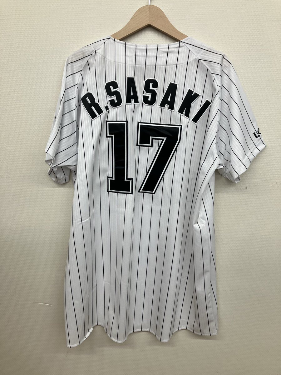 BOnpm_spo's tweet photo. 📢販売情報
＃ブックオフノースポートモール店
ではたくさんのユニフォームを販売しています！！

その中でも本日店員イチ推しの商品がこちら！！
#千葉ロッテマリーンズ に所属する #佐々木朗希  選手のユニフォームです！！

気になった方はぜひ店頭でもチェックしてみてください！！⚾️ https://t.co/ty1GKh2ebi