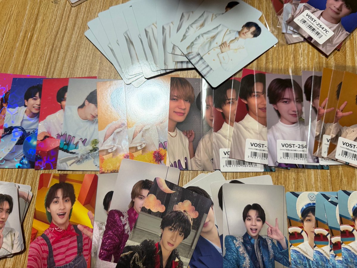 Riondaiii's tweet photo. 昨日届いたCD開封した🥹
YES東京はYJに好かれてらぶエンジンはしゅんちゃんに好かれたな😏
今からスリーブに入れたりするのもしあわせえ🤭︎ https://t.co/lIjZdpogVI