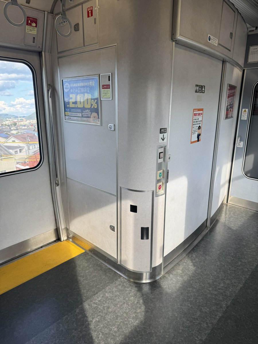 2023Sfc's tweet photo. 普通の電車なのにトイレがあるのってなんか不思議

飛行機界隈みたいに鉄道界隈だと、これだけで何の電車か分かったりするのかな？笑 https://t.co/YU2PmAutcc