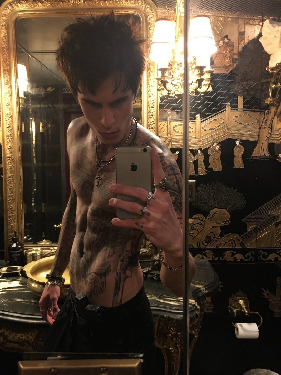 dansqwbl's tweet photo. he as #barty crouch jr. I SWEAR 

just look at him he’s very similar they’re like twins btw

#fancast #maraudersera https://t.co/Rpdv0fpPQV