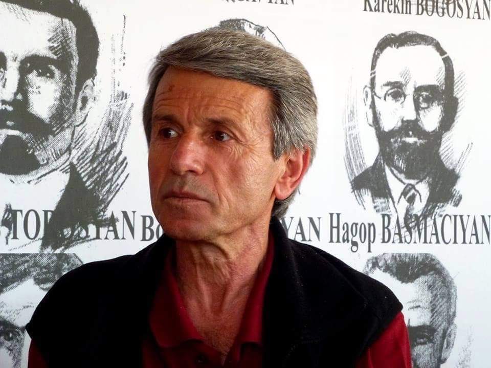 TulayHatim's tweet photo. Bir ömrü devrim ve sosyalizm mücadelesine adamak; yalnızca inandığını savunmak değil, o inancı her koşulda yaşatmaktır.

Sevgili yoldaşım Mustafa Kahya, hayatı boyunca enternasyonalizm, halkların eşit, özgür geleceği ve barış için mücadele etti. Tüm baskılara rağmen inandıklarından vazgeçmedi; mücadelesinden, inadından ve umudundan eksiltmedi.

Aramızdan ayrılışının 12. yılında Kahya’yı sevgi, saygı ve özlemle anıyorum.

Kahya’nın bizlere bıraktığı yoldaşlık ve birlikte mücadele mirasını yaşatmaya devam edeceğiz.