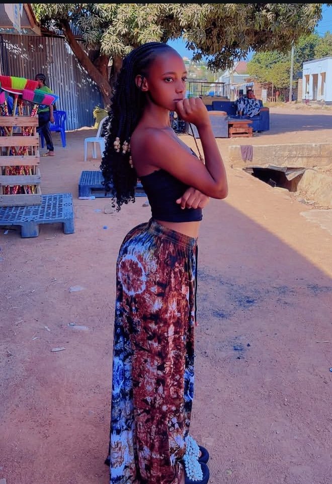Siimiike_'s tweet photo. This🥵.                                  OR.                                    That😋 https://t.co/wg2Cog6tgi