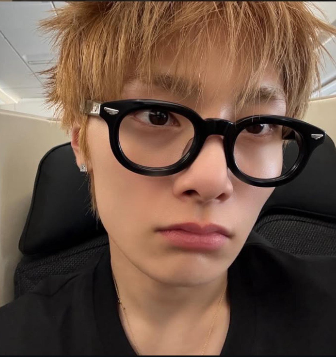 top_ayen's tweet photo. my pouty rockstar 🤏 https://t.co/Y3ZKwjr0b1