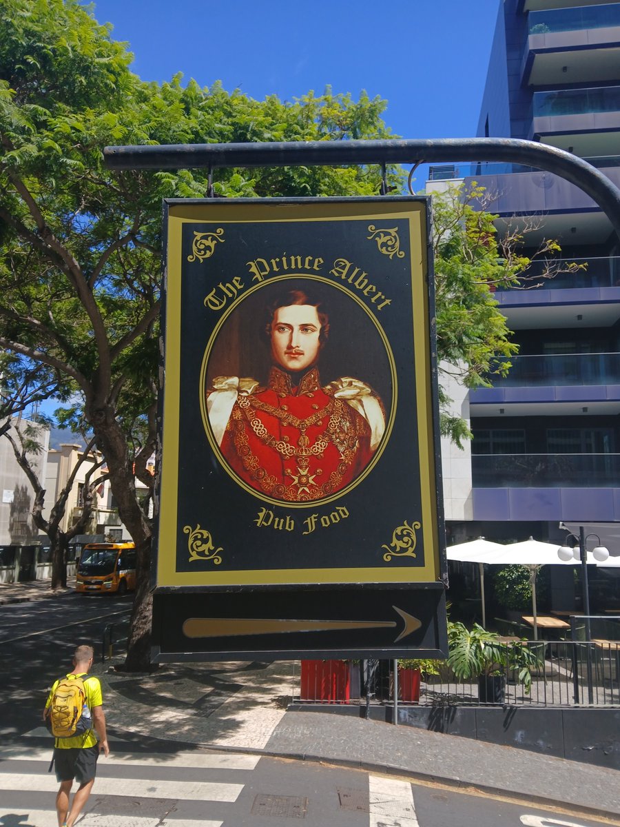 WelcometoDorset's tweet photo. Happy #PubSignThursday from Funchal, #Madeira #NotDorset https://t.co/a41lx9kiq1