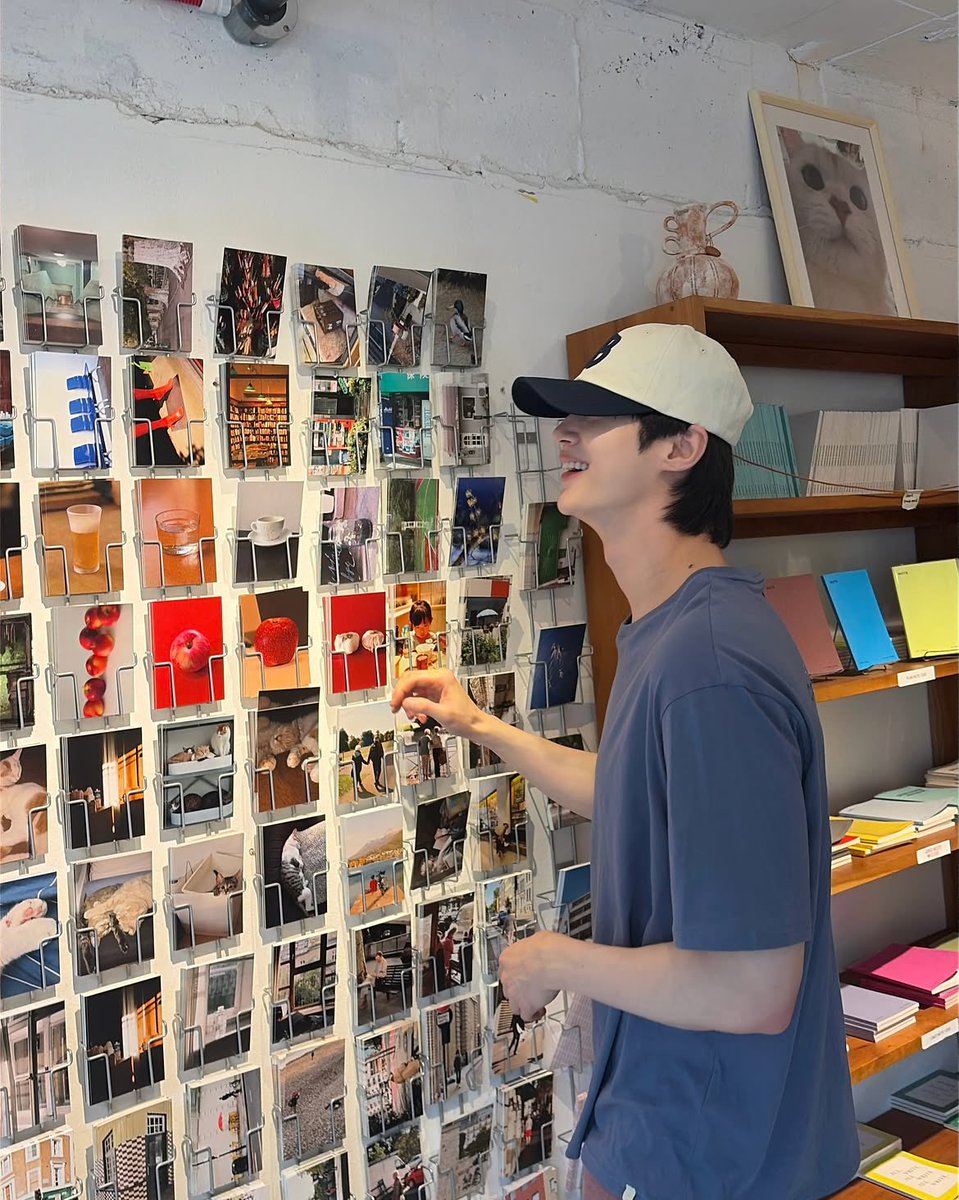 letstalkaboutKR's tweet photo. พี่อูซอก พาไปร้านเก๋ๆอีกแล้ว
ปักหมุดเก็บไว้ไปตามกันรอยกันได้เล้ยย😍

ร้านนี้ชื่อ “ALLWRITE” ย่านซอชน (Seochon) เป็นร้านเครื่องเขียน ไดอารี่ โปสการ์ด ของจุกจิก ของน่ารักเต็มไปหมด ~ 
ร้านสวย ไวป์ดี โคซี่ อบอุ่นมาก เดินดูของกันแบบเพลินๆเลยค่า 

รถไฟใต้ดินสถานี Gyeongbokgung ทางออก 2
📍 102 Chebu-dong Jongno-gu Seoul

#รีวิวเกาหลี