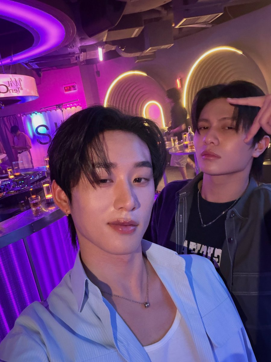 viapalette's tweet photo. @Siam_Paragon อยากเจอ Dean อินฟลูเอนเซอร์สุดฮอต กับ Moth ศิลปินสุดคูล มากที่สุดค่ะ! 🧡✨🦋
Want to see Dean (the rising influencer) &amp; Moth (the artist) at #SiamParagonBIFW2026
#DeanMoth
#williamest 
#TeamDean #TeamMoth #TeamDeanMoth https://t.co/a8UtGSIjlF