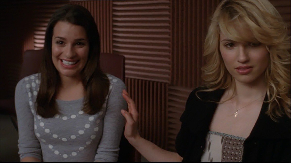 faberryth1nker's tweet photo. faberry spotted sitting away from each other, presumably broken u- oh, never mind. https://t.co/06VlIzTVOh