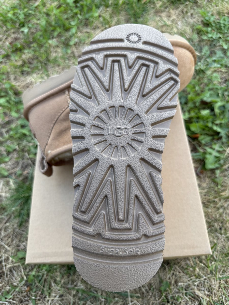 YeezyBoostLiao's tweet photo. UGG Classic Ultra Mini Boot Chestnut 🎆🎆🎆 1116109-CHE🇭🇺size:37,38,39,40,41,42,43,44🎊🎊🎊29990HUF https://t.co/wJDnKse5rJ