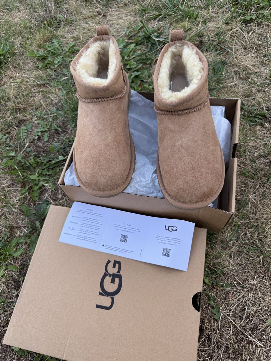 YeezyBoostLiao's tweet photo. UGG Classic Ultra Mini Boot Chestnut 🎆🎆🎆 1116109-CHE🇭🇺size:37,38,39,40,41,42,43,44🎊🎊🎊29990HUF https://t.co/wJDnKse5rJ
