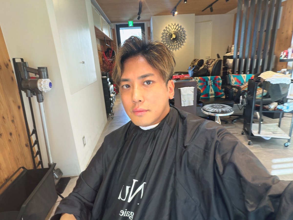taka12taka24's tweet photo. 途中ですが髪を短くしています。 https://t.co/dSqhc4ZUbp