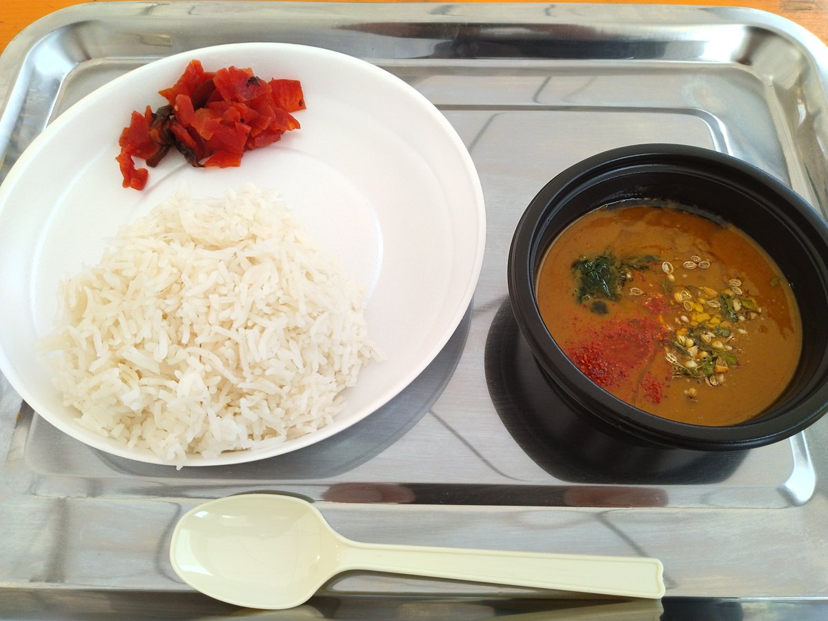 Investor_R8's tweet photo. 大久保公園の東京カレー万博。
カレーは美味しいけど、こうやって見ると、やっぱり見栄えはあんまり良くないよね。
もちろん、仕方ないけど。 https://t.co/Vk32YyZi93