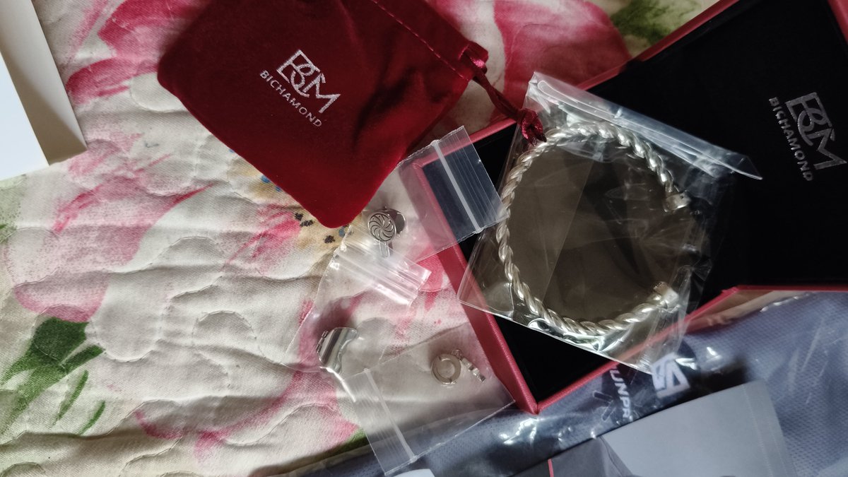 bbpp_far's tweet photo. GOT MY A LONG WAITING PURCHASE!!!! ITS NICE!! 
but for the bracelet, wing and candy i cannot put it on the bracelet. the candy loose and for the wing, I can't open it at all. but it's okay. i will just wear the bracelet and the BCM accessories only!
@bb0un @BichamondTH https://t.co/WIk5TPjwN5