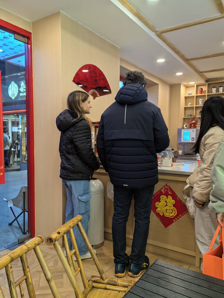 cherp407237's tweet photo. A stranger held the door for me when my arms were full of groceries, no words needed—small acts make big days. https://t.co/c9sAvd8tP6