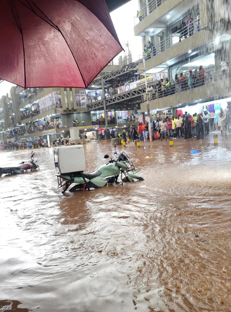 gloriabae01's tweet photo. Forty years in power ,  and this is what the rain still does to Kampala the capital city of Uganda!!
Ugandans isn’t this enough?? https://t.co/apBvLR9F5Q