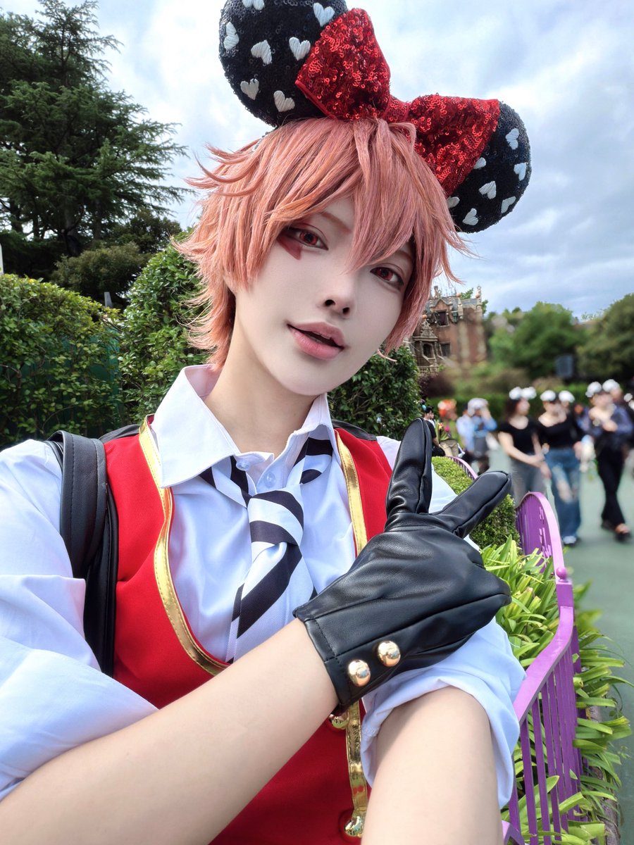 shirashirai_000's tweet photo. デュースと来た‼️🏰
#Dハロツイステ
#Dハロ仮装2026 https://t.co/iJ3BdDoI6X
