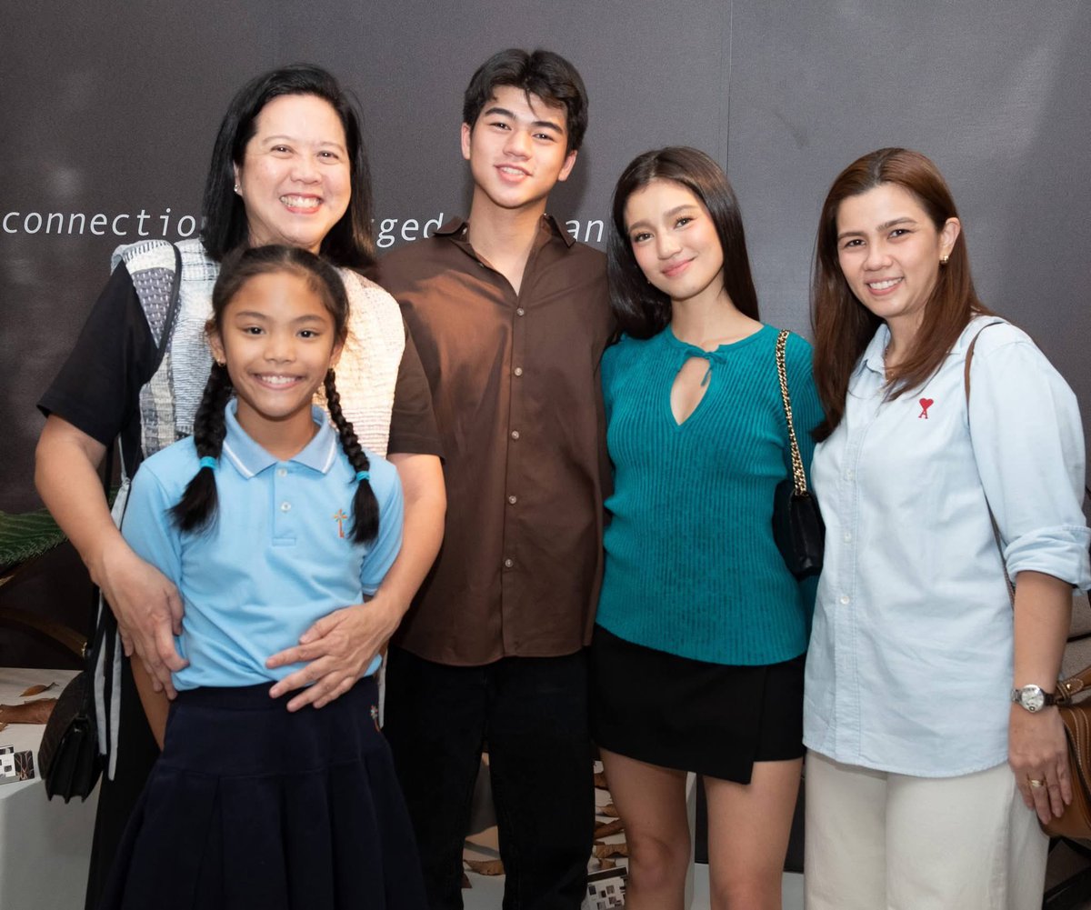 candynibelle's tweet photo. belle with tita kat and santino during the opening of industria in sm megamall https://t.co/MSsmLuYXNy