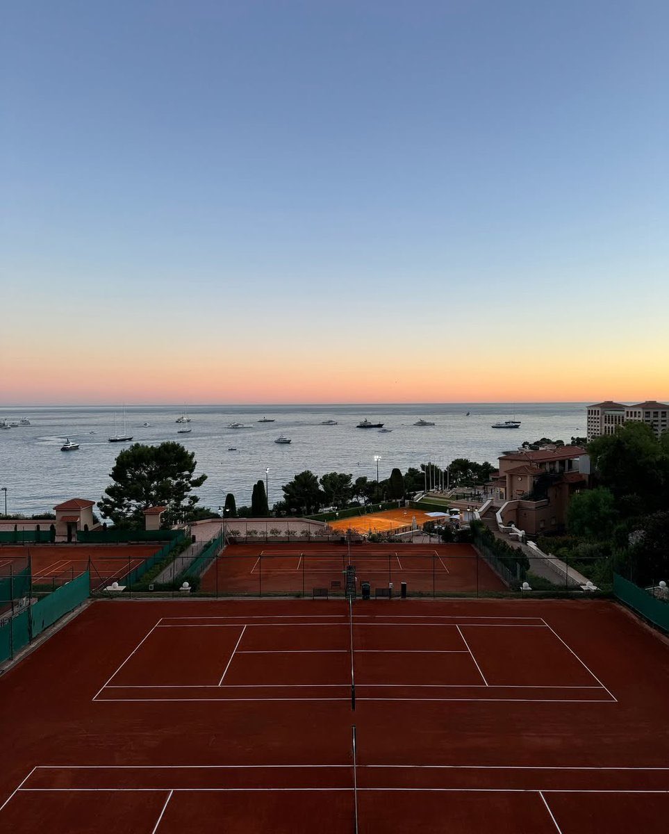 DjokovicFan_'s tweet photo. Sea-view tennis courts of Monte Carlo 😍 https://t.co/JpEy8eRPJ7