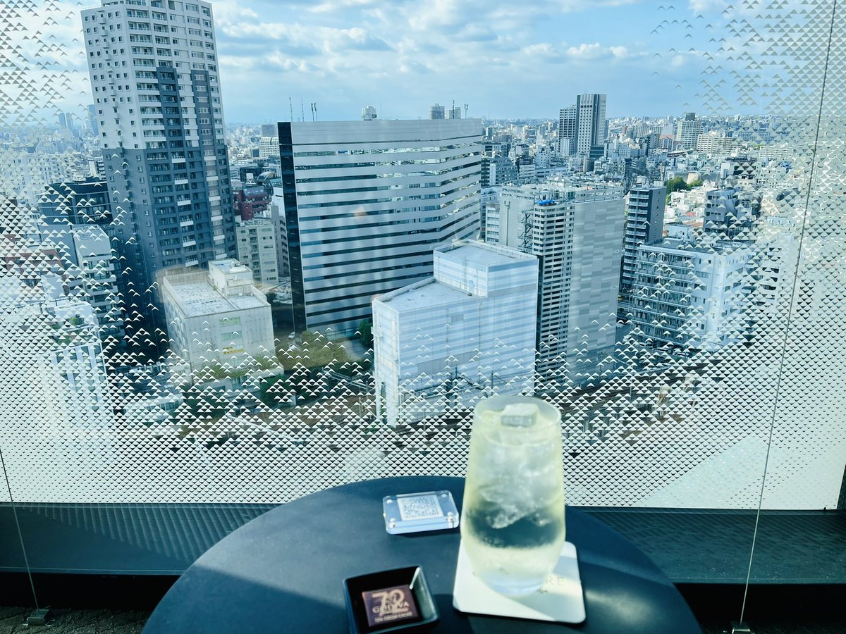 PBW_music's tweet photo. 午前で仕事を終わらせて
帰阪前に音が良いと謳っている
109シネマズプレミア新宿で
オアシスの映画観てきた！

プレミアムな席とサービスとても良い！
GTレーザーのスクリーンでこのノリの
映画館いつか作って欲しいな

ドキュメンタリーだけど
メッセージ性もある良い映画だった

#オアシス #oasis https://t.co/Xb5MShXbUD