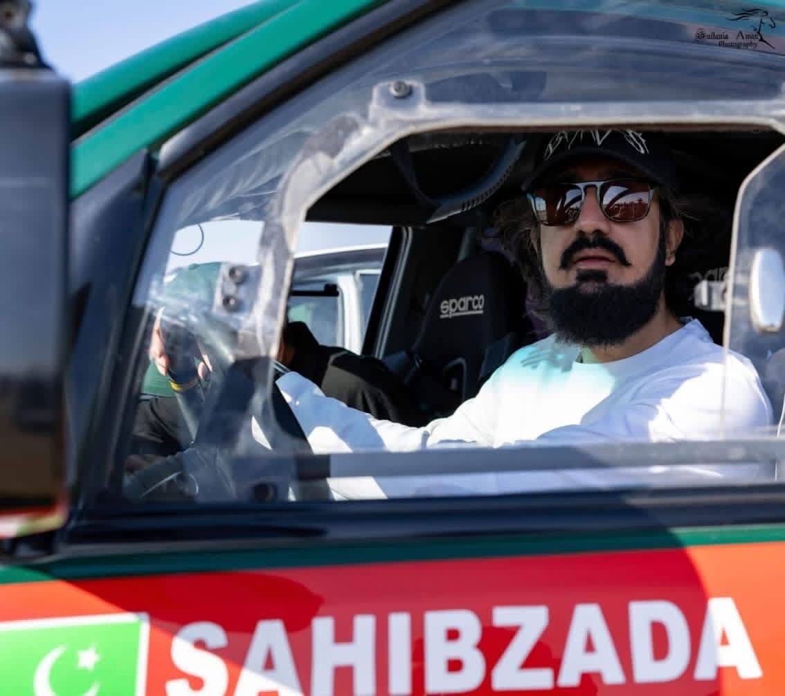SahibzdaSultanF's tweet photo. Sahibzada Sultan — a renowned Pakistani off-road racer, driven by courage, precision, and an unwavering passion for motorsport.
.
.
.
#SahibzadaSultan  #offroadracing  #offroadracer  #PakistanMotorsport  #pakistaniracer  #RacingPassion  #racinglife  #offroad  #motorsport  #desert https://t.co/WJyfpJmoDi