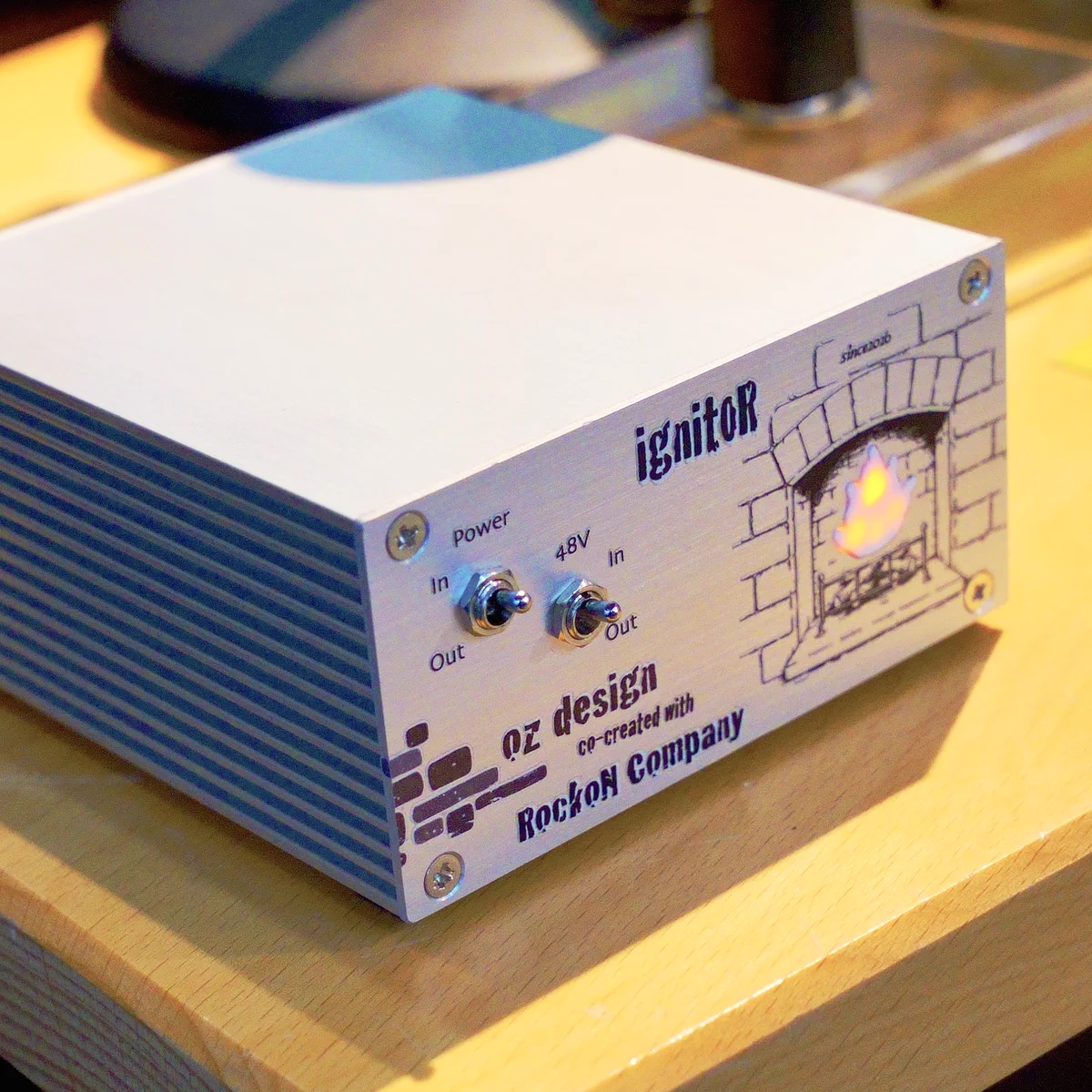 悪魔の顔デザインの電子機器 Rock oN Company on X: 