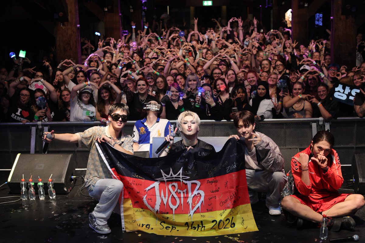 JUSTB_Official's tweet photo. [#JUSTB_BY] 📸 260916 
JUSTB IN HAMBURG 🇩🇪

#JUSTB #저스트비 #GERMANY https://t.co/4t7QH8MAgE