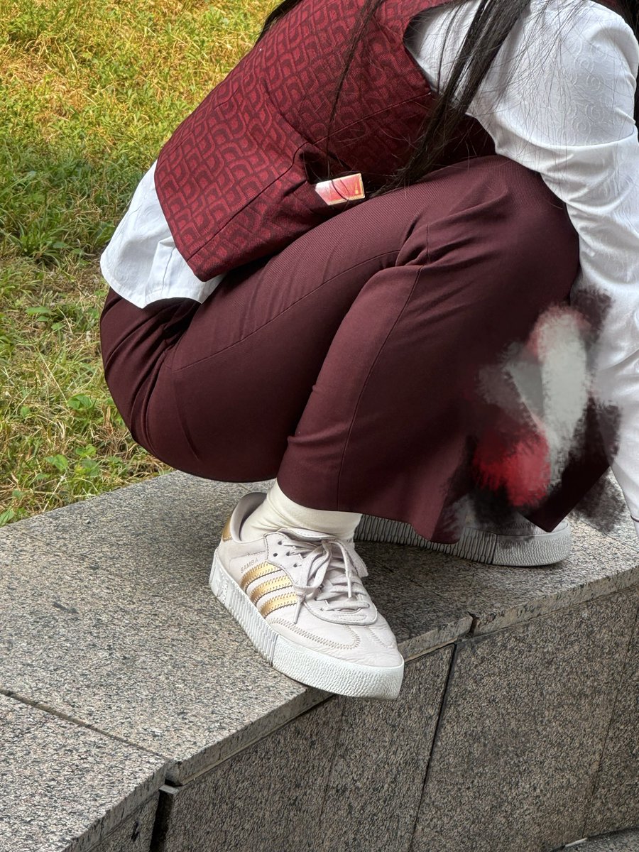 BlackJockens's tweet photo. 有没有想脱她鞋，从前面摸摸小BB的😛 https://t.co/87nMbXpkXl