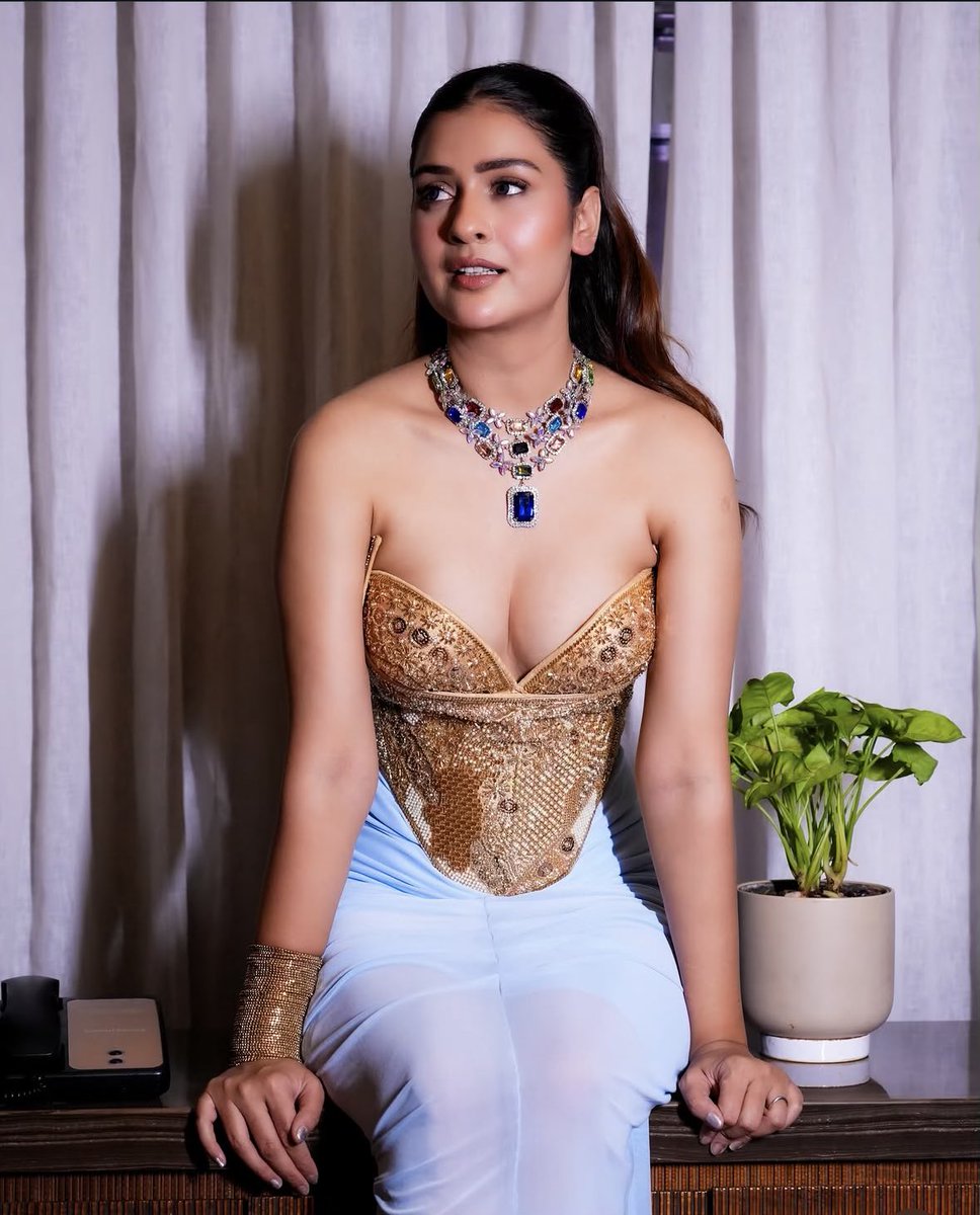 HydTimes's tweet photo. Payal Rajput turns heads in a glamorous gold-and-blue ensemble, pairing a statement corset with striking jewellery for a bold fashion moment.
#PayalRajput #CelebrityStyle #Fashion #StatementLook #Tollywood #HyderabadTimes https://t.co/PQzriv0tjn