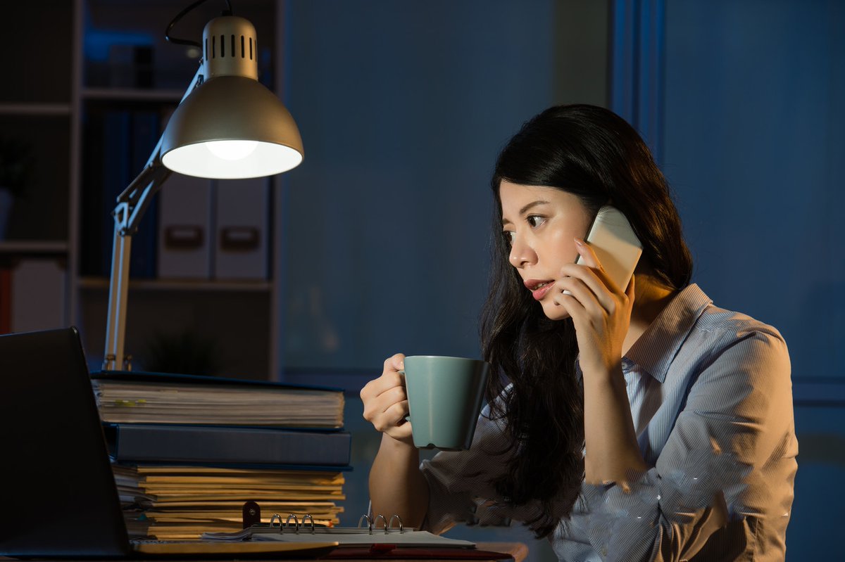 airsq275129's tweet photo. [Mid-week slump hits hard. Current status: coffee in hand, screen half-open, brain on 0.5x speed. Perfectly productive… at slacking. ]， https://t.co/mx6mpONVF3