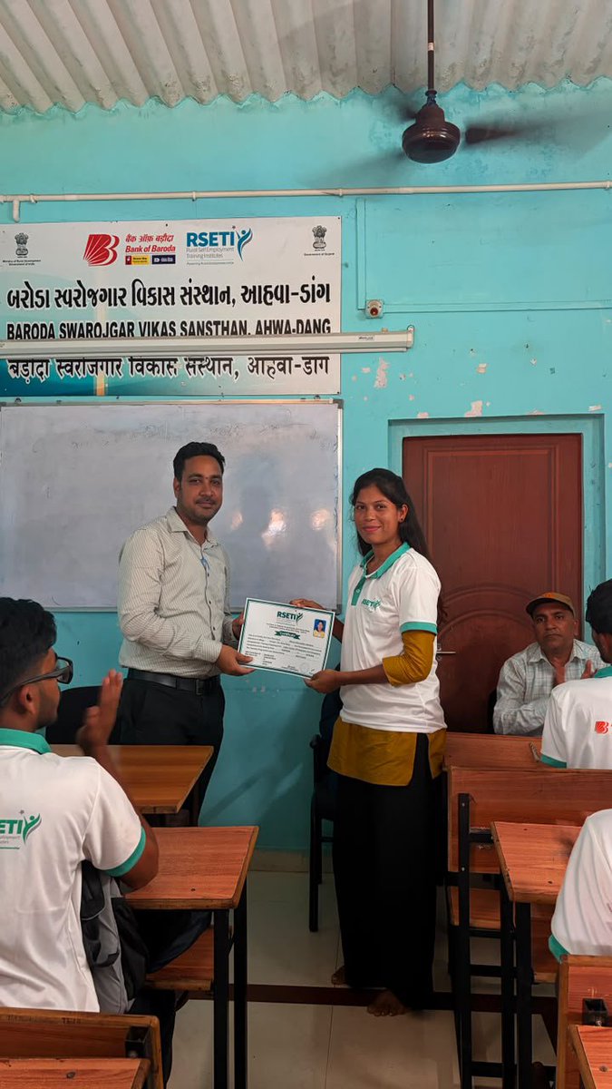 rsetidang's tweet photo. બરોડા સ્વરોજગાર વિકાસ સંસ્થાન આહવા દ્વારા, તારીખ 10/08/2026 થી 09/09/2026 સુધી 31 દિવસ્યની લઘુ ઉદ્યમી ફોટોગ્રાફી અને વિડિયોગ્રાફી તાલીમનું, સફળતા પૂર્વક તાલીમ પૂર્ણ કરી અને પ્રમાણપત્ર આપવામાં આવ્યા. https://t.co/muXbKLVOh6