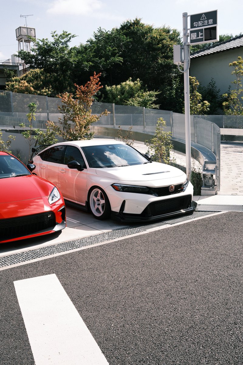 vab_wrx's tweet photo. カッコよすぎるシビックタイプRを、
色んな角度からどうぞ https://t.co/S0LSN2xp5v