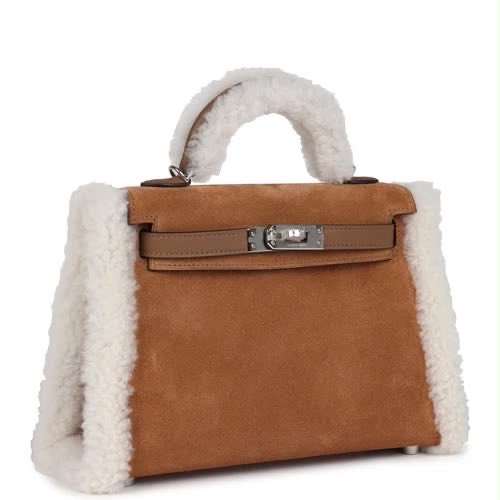 DubaiStyleChic's tweet photo. Which one do you like most? #bag #luxury #premium https://t.co/XnYickRMvD