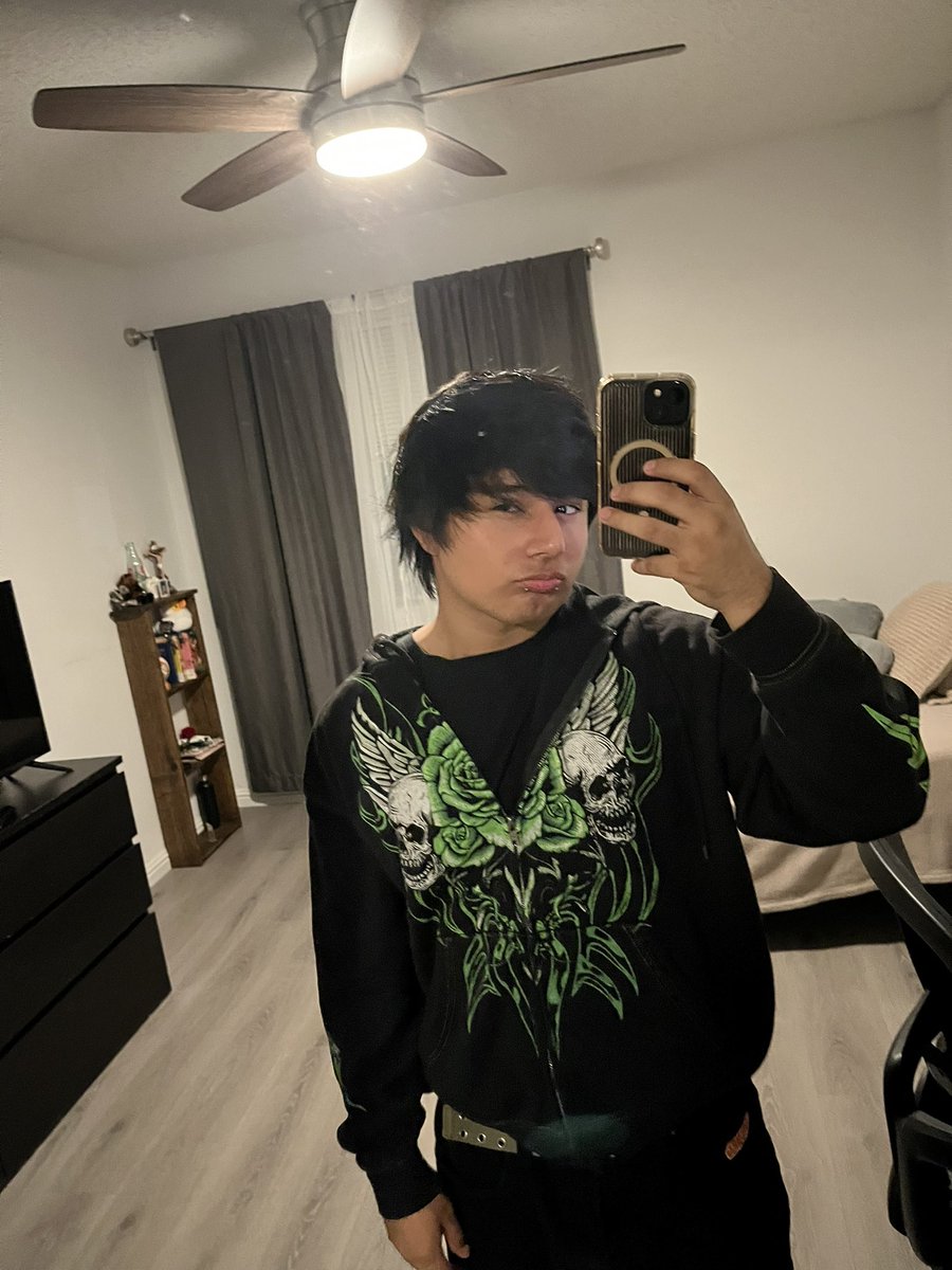 misfit4rr's tweet photo. luvvvv this sweater so much
#alt https://t.co/LBHzavjjwj