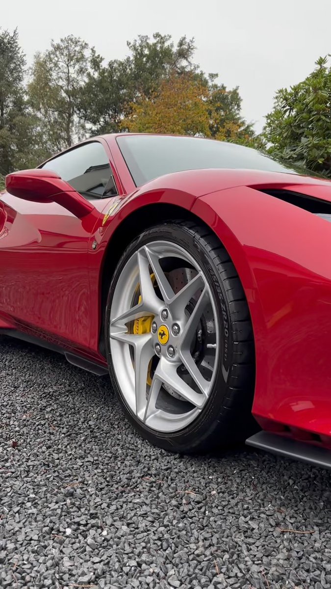 ElinoreBla1y's tweet photo. This thing looks too damn good. Last Ferrari post, I promise. https://t.co/sru2d955BR