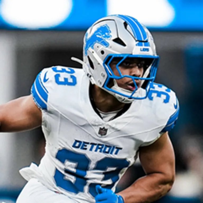 TheOtherSacco's tweet photo. 🚨Thursday Night Football long shot ‼️

SIONE VAKI 1 and 2 TDs  🔥🔥🔥

Jahmyr Gibbs just handled a massive 34-touch workload in Week 1, and now the Lions have to turn around on a short week for Thursday Night Football in Buffalo. With only a few days to recover, Detroit has a real reason to get Sione Vaki more involved and take some of the physical workload off Gibbs. 

And with Isiah Pacheco now expected to miss at least 12 weeks following back surgery, the Lions need to establish who their legitimate RB2 is.  

Vaki was already the No. 2 back in Week 1, but only saw 2 carries and 1 That makes this an interesting long-shot leverage play: if Detroit decides to spell Gibbs more frequently, Vaki should have opportunities around the goal line and in short-yardage situations