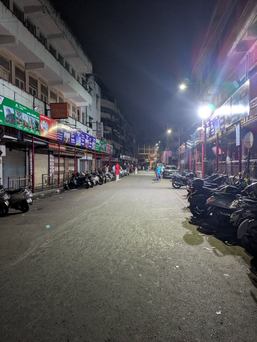 yenforblue's tweet photo. Roads were being swept and the areas were quite clean. Can you recognise this road? Some Dekhave were 'closed'. #Pune #Ganesha #Ganapati https://t.co/djkGeYeZbH