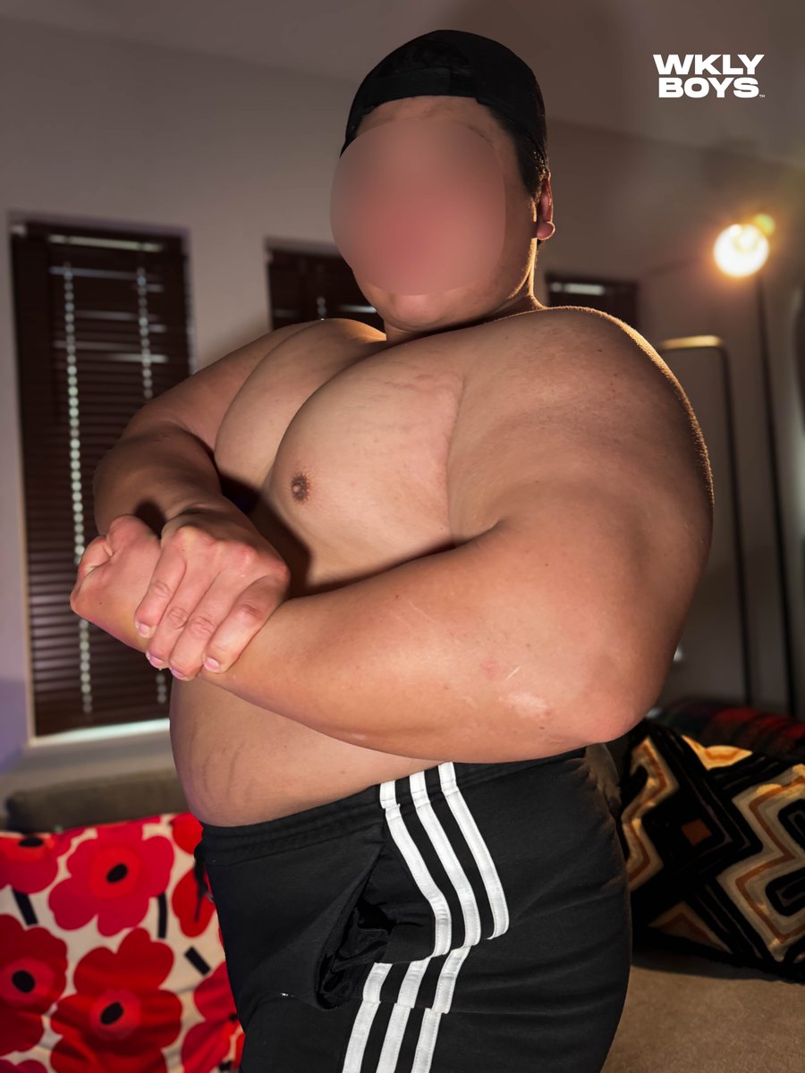 wklyboys's tweet photo. ＼ 次回の週刊ボーイズは ／

✅本編顔ぼかしなし!!

140kg!! 腕まわり52cm!!
元ラグビー部PRの
バルクマッチョくん降臨!!

週7(MAX週10)で鍛える彼は
筋トレ後毎回、頭がおかしくなるくらい
ムラムラしちゃうらしい💦 https://t.co/wgtgZ7Ry6B