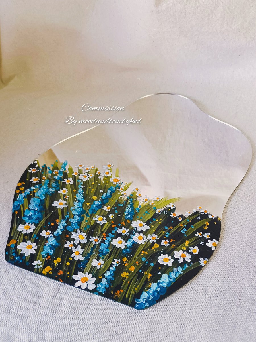 moodandtonekwl's tweet photo. สวัสดีค่าวันนี้มาเปิดรับ 
✨commission mirror painting ✨
รับจำนวน 5 ชิ้น  
รับงานแนว landscape, flowers เท่านั้น
*ระยะเวลาทำงาน 1-2 อาทิตย์*
🎨Acrylic color  on mirror 
🔴Price : 400 baht 
⚪ส่งฟรีค่า
📌รวมที่วางกระจก,สามารถตั้งบนโต๊ะได้ค่ะ
✉️สนใจทัก Dmได้เลยค่า https://t.co/RA6v0Q0gpV